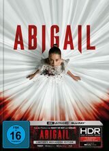 (Abigail L.E. (4K/Blu-ray) (Cover A)) Eine Bande ambitionierter Möchtegern-Krimineller wird angeheuert, um Abigail, die Tochter eines mächtigen Unterweltbosses, zu entführen. Sie müssen die zwölfjährige Ballerina eine Nacht lang bewachen, um ein Lösegeld von 50 Millionen Dollar zu erpressen. Doch das Blatt wendet sich, als ein Kidnapper nach dem anderen in den düsteren Gängen der entlegenen Villa verschwindet. Mit wachsendem Entsetzen realisieren sie, dass es sich bei ihrer Geisel keineswegs um ein harmloses kleines Mädchen handelt ... Artikelbild