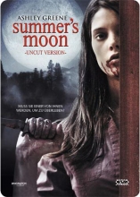 (Summer´s Moon) Summer (Shootingstar Ashley Greene, “Twilight”)ist auf der Suche nach ihrem verschollenen Vater. Ihr einziger Anhaltspunkt, wo sie ihn finden könnte, ist eine alte Postkarte einer ländlichen Gemeinschaft. Als sie die Stadt erreicht, begegnet Summer dem charmanten Tom Hoxey (Peter Mooney, „Falcon Beach“). Doch Tom entführt das Mädchen, das sich gefesselt in einer mit Dreck gefüllten Box wiederfindet! Tom legt zusammen mit seiner Mutter (Barbara Niven, „Dead at 17“), die gleichzeitig seine Geliebte ist, einen „menschlichen Garten“ an, und Summer soll seine hübscheste Blume werden! Artikelbild