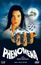 (Phenomena) Jennifer (Jennifer Connelly), Tochter eines amerikanischen Filmstars, wird auf ein schweizer Internat geschickt, in dessen Nähe sich ein Mädchenmörder herumtreibt, der seinen Opfern die Köpfe abtrennt und die Leichen verschleppt. Die Polizei hofft, mit Hilfe eines behinderten Insektenforschers (Donald Pleasence), dem Mörder auf die Spur zu kommen. Tatsächlich hat Jennifer viel bessere Chancen, denn sie hat telepathischen Kontakt zu allen Arten von Insekten. Leider schlafwandelt sie auch, weswegen sie von den Mitschülerinnen nicht gerade geliebt wird. Auf Drängen des Professors macht sie sich mit einer Leichenfliege auf den Weg den Mörder zu suchen... Artikelbild