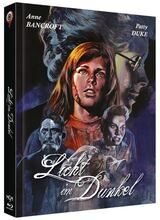 (Licht im Dunkel - The Mircale Worker L.E. (DVD/Blu-ray) (Cover C)) Seit frühester Kindheit blind und gehörlos, ist die siebenjährige Helen Keller in einer furchterregenden, einsamen Welt der Stille und Dunkelheit eingeschlossen: Nie hat sie den Himmel gesehen, nie die Stimme ihrer Mutter gehört, nie konnte sie ihren tiefsten Gefühlen Ausdruck verleihen. Dann aber nimmt sich Annie Sullivan, eine junge Lehrerin aus Boston, ihrer an. Allein über den Tastsinn, der einzige Sinn, der beiden gemeinsam ist, gelingt es Annie, Helens Isolation zu durchbrechen. Von Annie geführt, bricht ihre tapfere Schülerin auf zu einer Reise voller Wunder - von Furcht und Einsamkeit zu Licht und Glück. Artikelbild